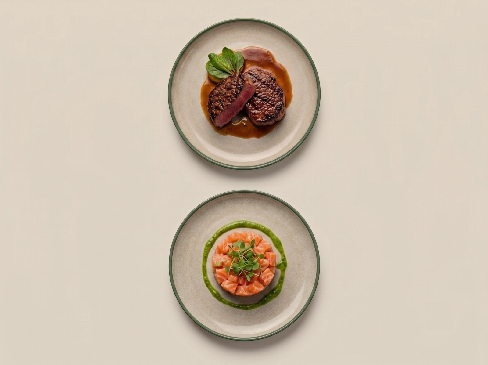 Dos platos emplatados, vista cenital